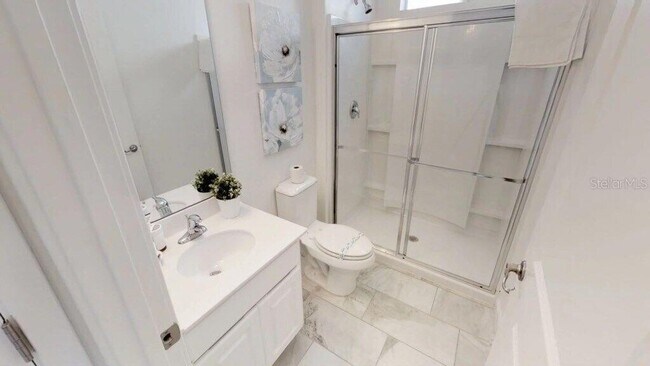 Building Photo - 3810 Oakville Ave