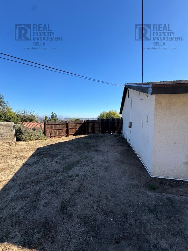 Building Photo - Remodeled Single-Story Corner Lot Home wit...