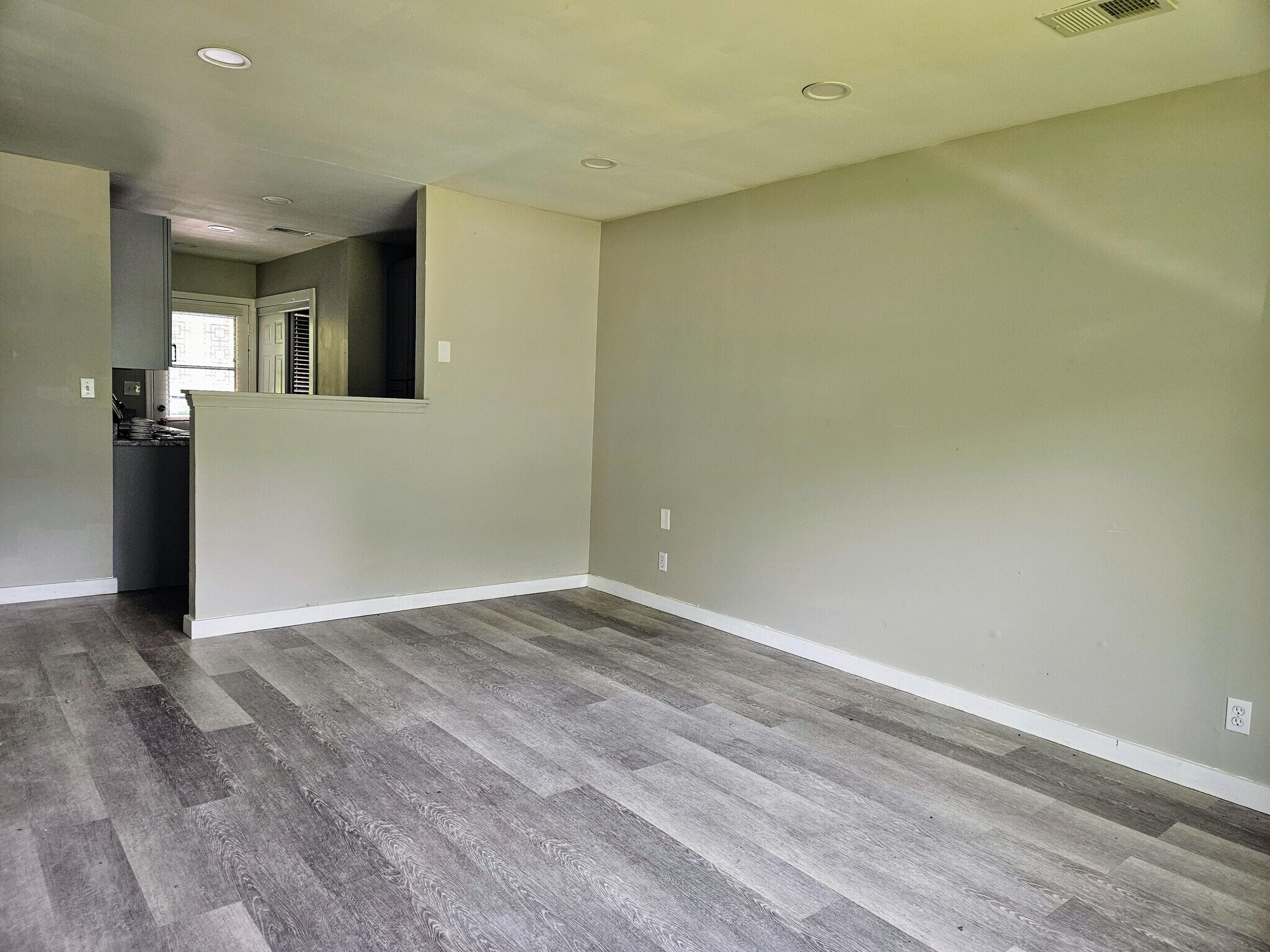 Building Photo - 359 Glenwood Dr