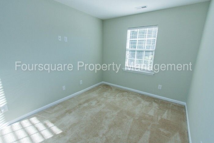 Building Photo - Room in Townhome on Ivy Wood Ln