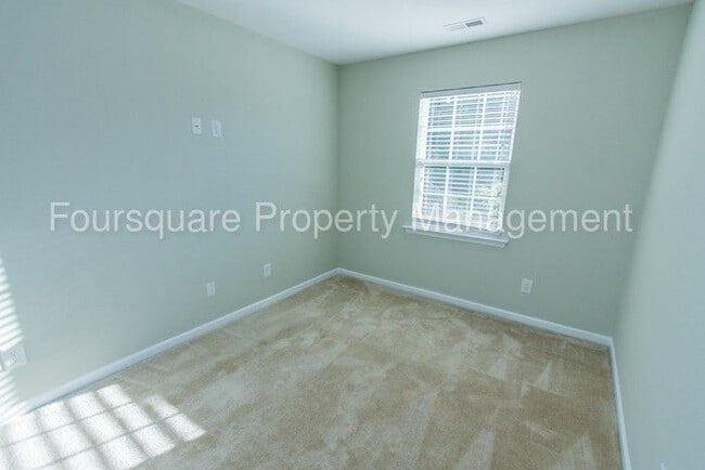 Building Photo - Room in Townhome on Ivy Wood Ln