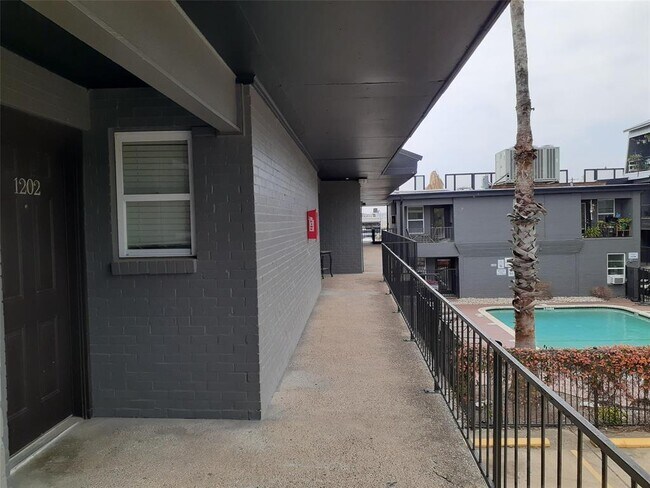 Building Photo - 2020 S Congress Ave
