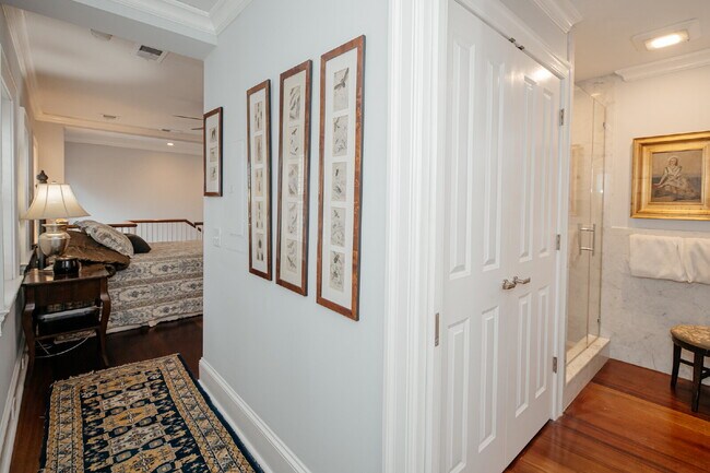 Building Photo - Spacious 1-Bedroom Fully Furnished Townhome in Historic Charleston!