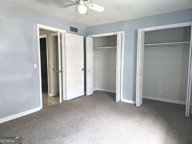 Building Photo - 3815 Parklane Dr