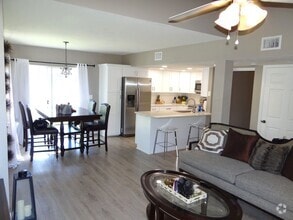 Building Photo - 3 bed 2.5 bath home only 1.5 miles to the ...