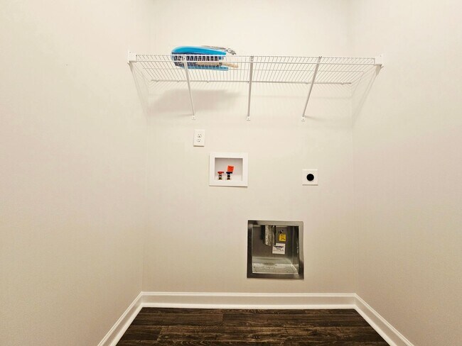 Building Photo - 1420 Demila Dr