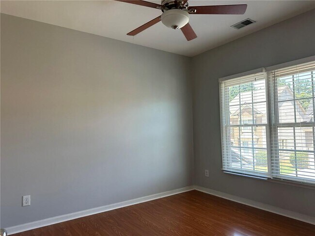 Building Photo - 669 Maple Grove Way