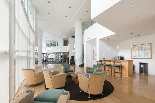 Building Photo - 1000 South Pointe Dr