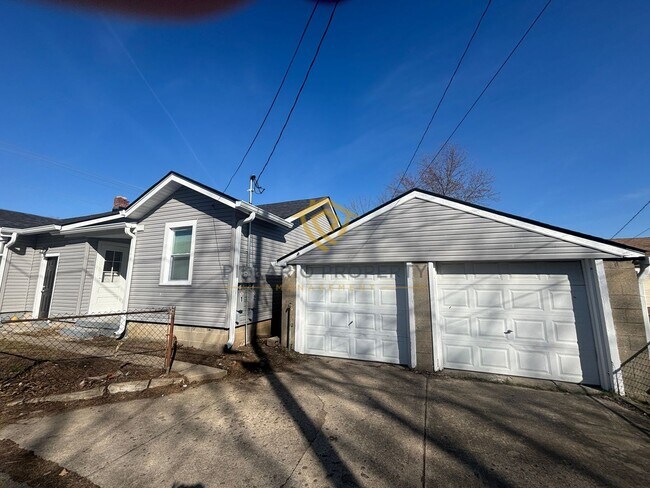 Building Photo - 711 W 22nd St