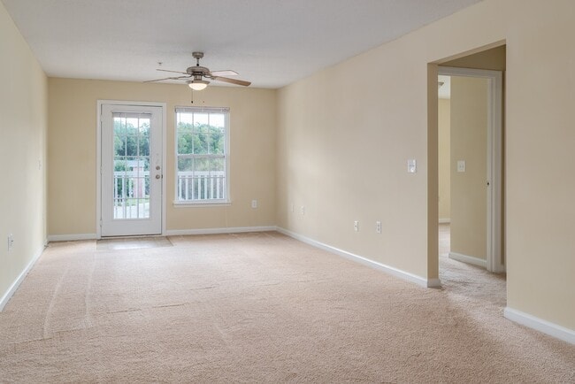Building Photo - Largest 3 Bedroom 2 Bath Available $1,599/mo - $0-Deposit