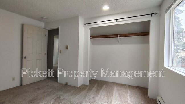 Building Photo - 1803 Winfield Ave