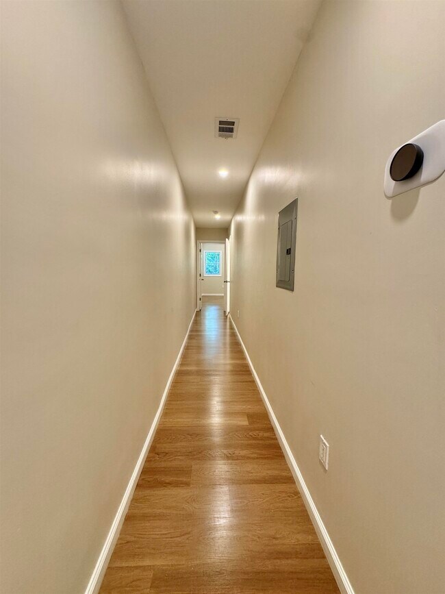Building Photo - 628 Bramhall Ave