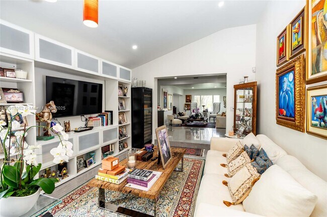 Building Photo - 1360 SW 16th St