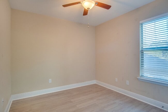 Building Photo - Modern 4BR/3BA Home Near NAS Pensacola – $500 Off Deposit for Qualified Active Duty Military – Pr...