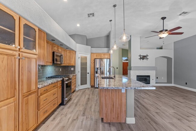 Building Photo - Spacious Single Story, 4 Bedroom "Henderso...