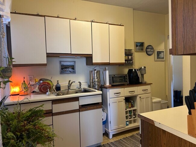 Building Photo - 2039 Commonwealth Ave