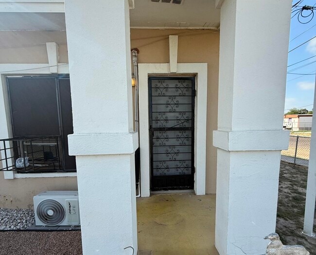 Primary Photo - 3315 San Agustin Ave