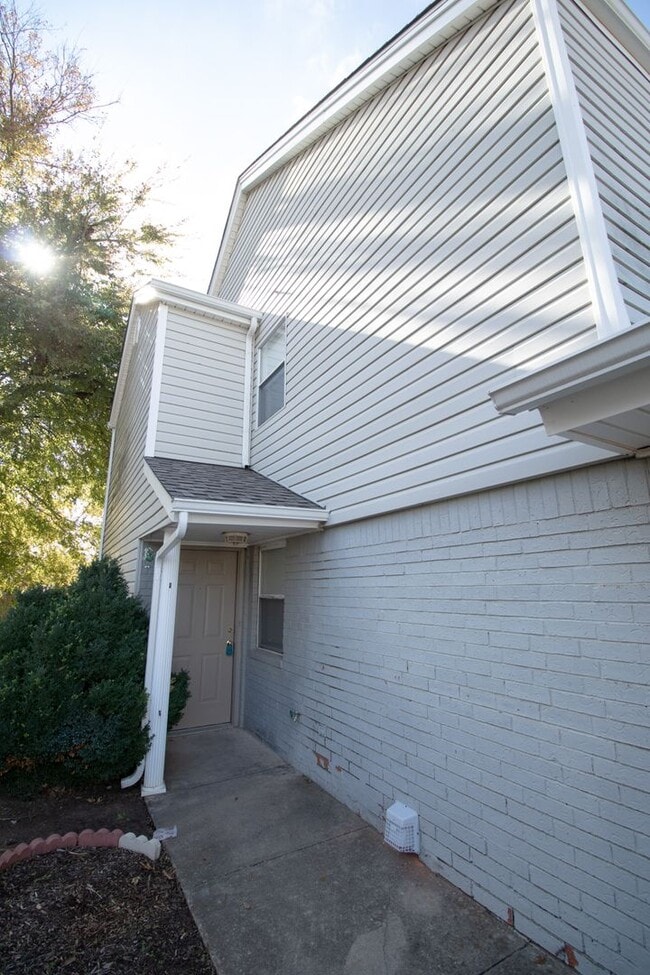 Building Photo - 1706 Jennifer Cir