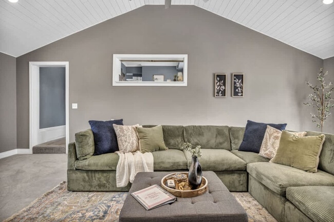 Building Photo - 1036 Union Ave