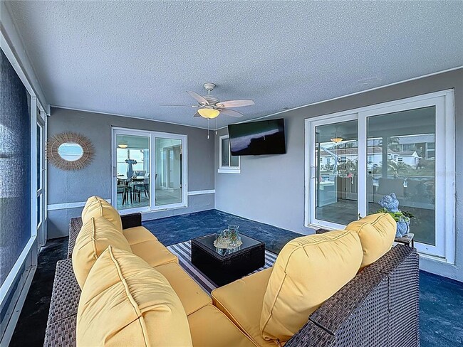 Building Photo - 572 Baywood Dr N