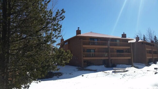 Building Photo - 716 Lagoon Dr