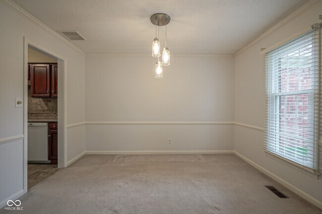 Building Photo - 10924 Lakeshore Dr W