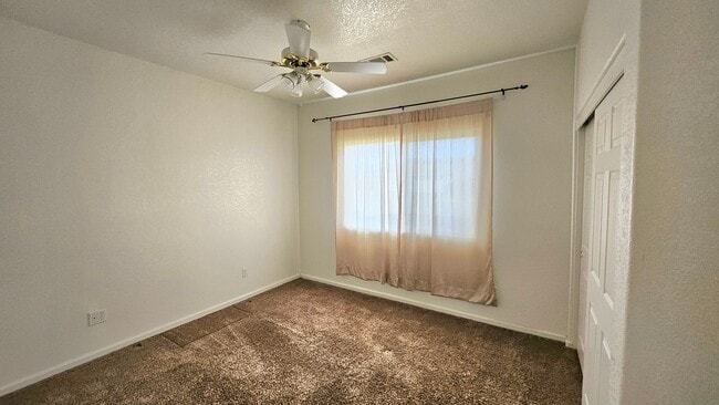 Building Photo - Parkway Village Beauty - 3 Bed + 3 Bth!