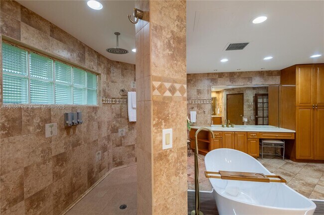 Building Photo - 14500 SW 17th Ct