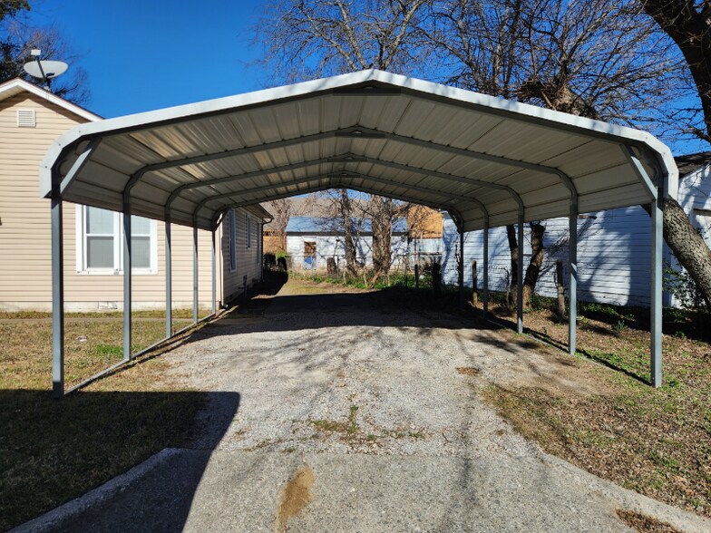 Building Photo - 607 3rd Ave NW