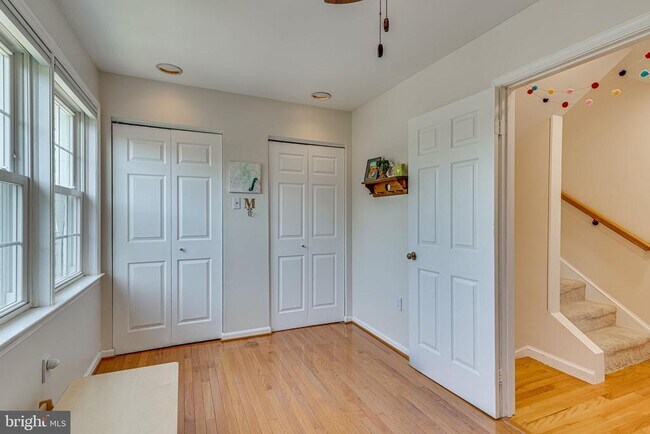 Building Photo - 912 Green St