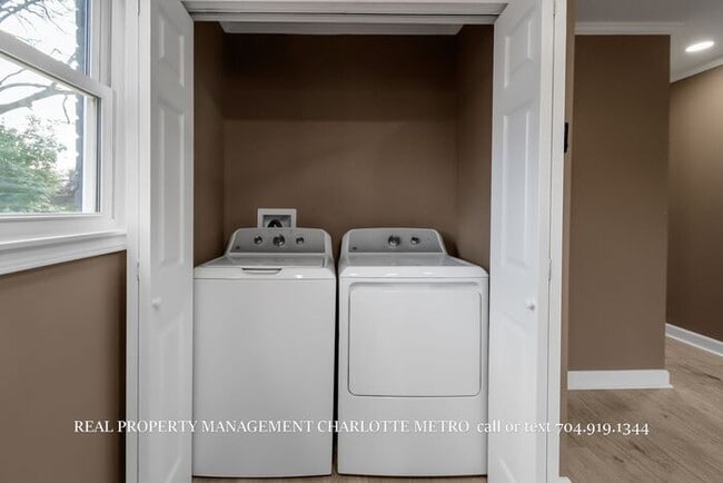 Building Photo - A Cozy Rock Hill Retreat Close to It All