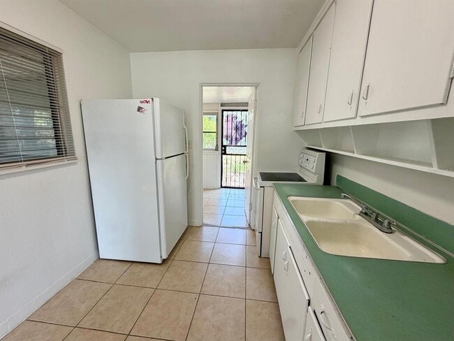 Building Photo - 4627 19th Ave S