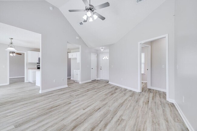 Building Photo - 114 Mustang Dr