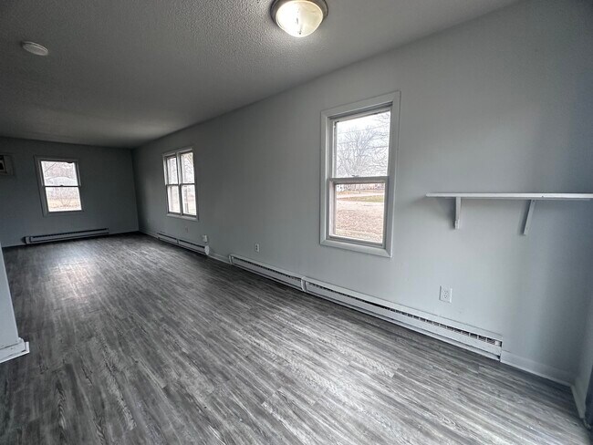 Building Photo - 202-B California-