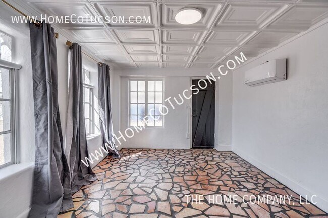 Building Photo - 940 E Florita St