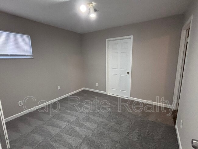 Building Photo - 4003 Carlton Ave