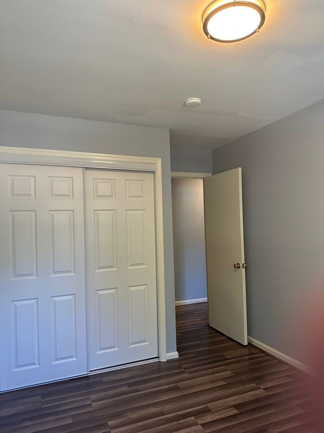 Building Photo - BEAUTIFULLY RENOVATED TOWNEHOME IN WASHING...