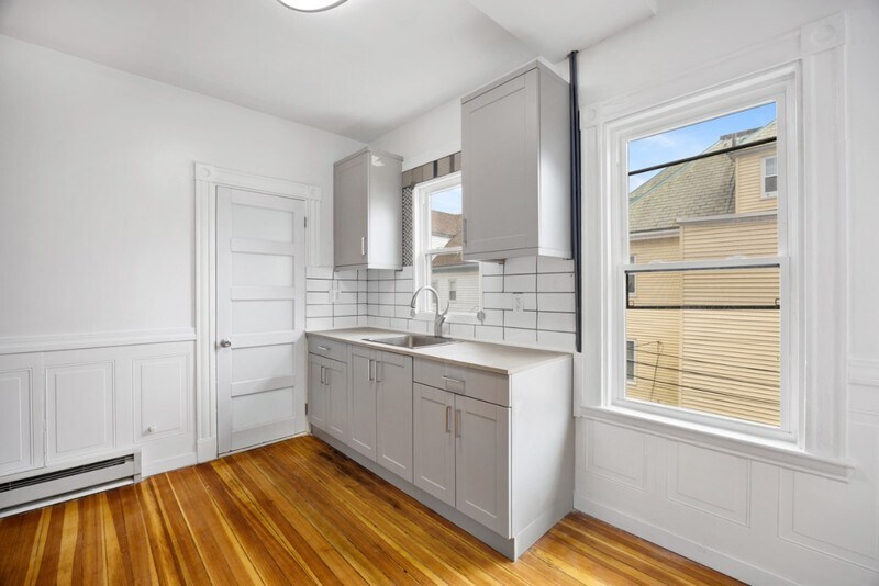 Building Photo - 16 Penhallow St