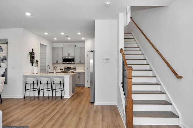 Building Photo - BRAND NEW 3 Bed 2.5 bathroom townhomes in Madison!