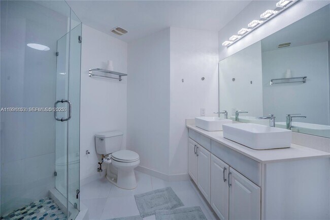 Building Photo - 3001 NE 185th St