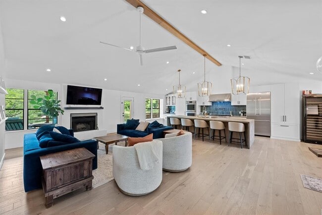 Building Photo - 8307 Spring Valley Dr