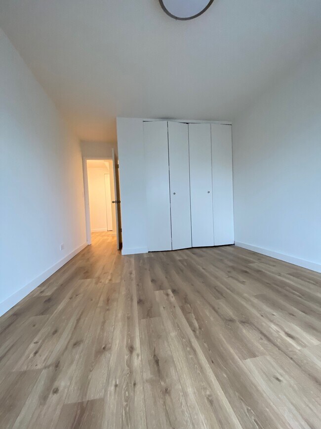 BEDROOM - 44 W 95th St