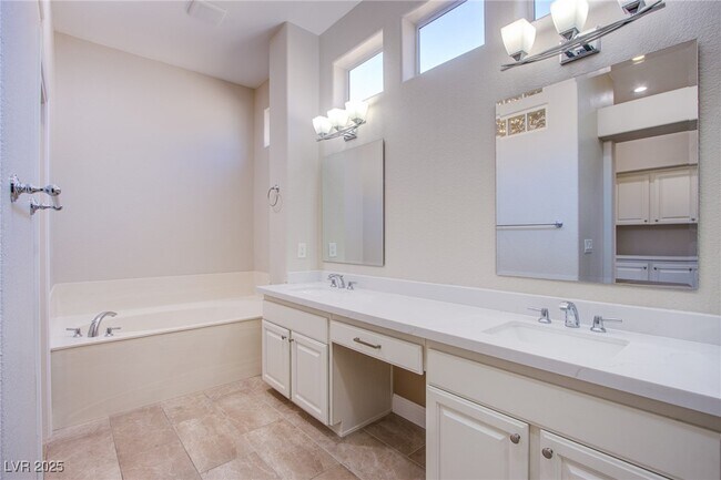 Building Photo - 2660 Crown Ridge Dr