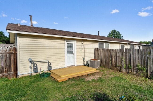 Building Photo - 5700 Cherry Park
