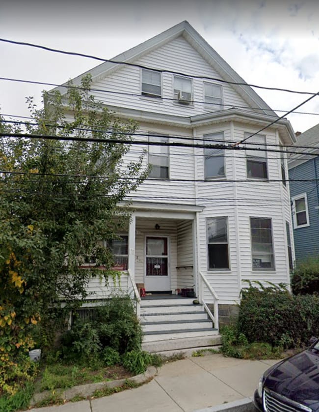 Building Photo - 4-Bed Brighton Center JUNE2026