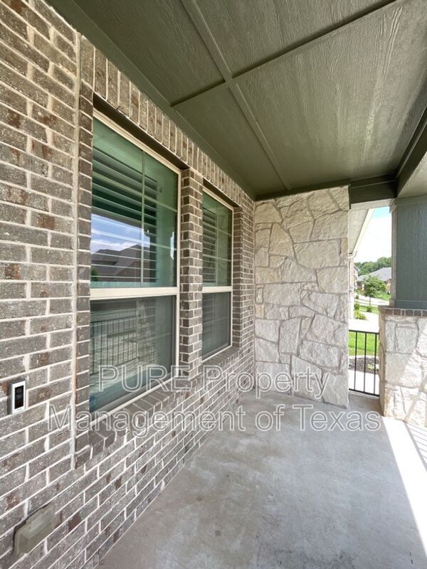 Building Photo - 716 Expedition Way