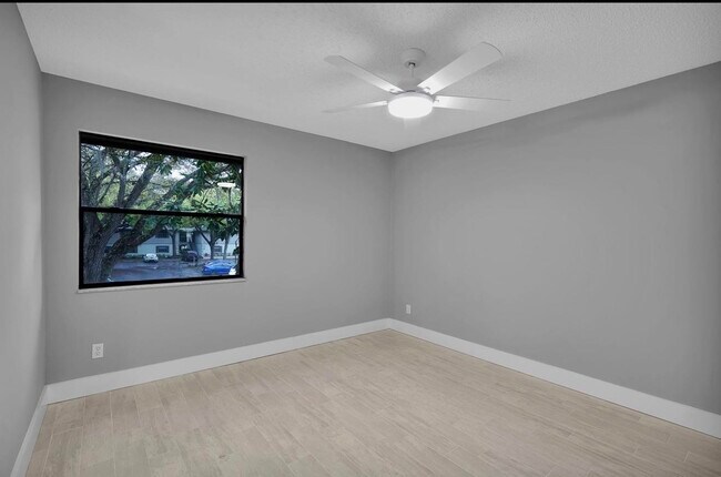 Building Photo - 30 Catalonia Ct
