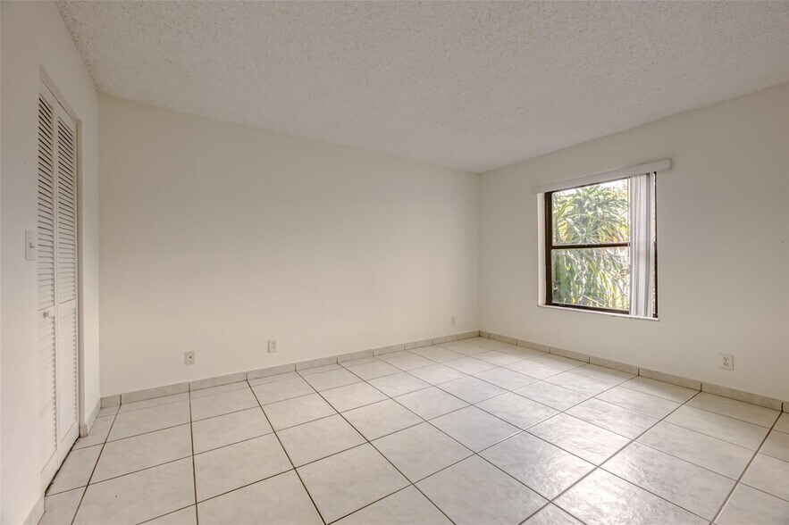 Building Photo - 9818 Nob Hill Ct