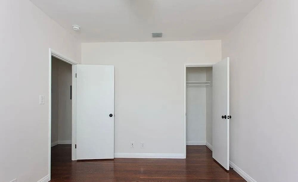 Building Photo - 2001 Linda Rosa Ct