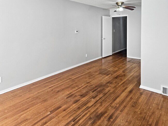 Building Photo - 3570 Carnes Ave